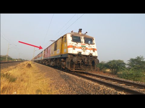 Barauni Express With Wap-7 At Morning Time Full Speed.