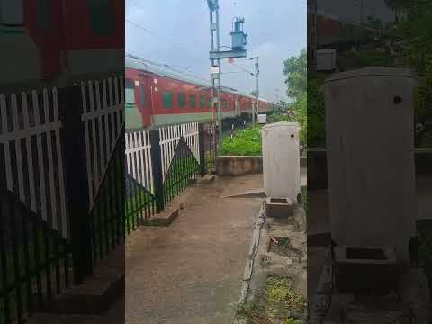 Kamakhya Puri Express Long Horn 📯 #High Speed train #LHB Coach #crossing #locomotive #shots