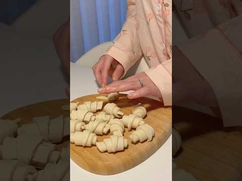 🥐🤎 #croissant #recipe #bowl