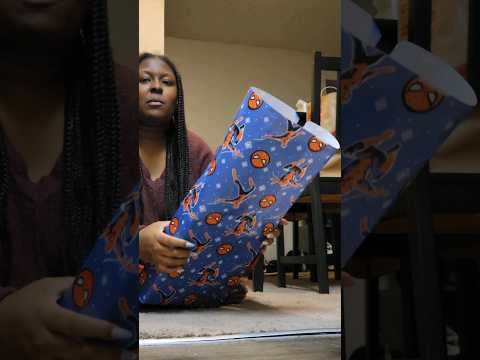 Wrap Gifts with me 🎁 vlogmas Day 21 #vlogmas2023 #wrapwithme #vlogmas