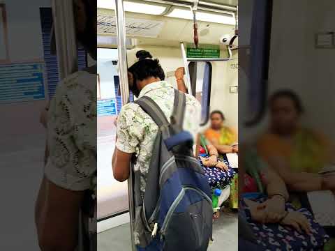 Delhi metro doors automatic opening and closing