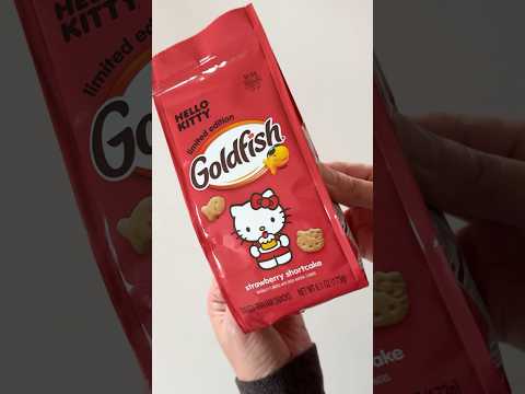 Trying the Goldfish x Hello Kitty collab!