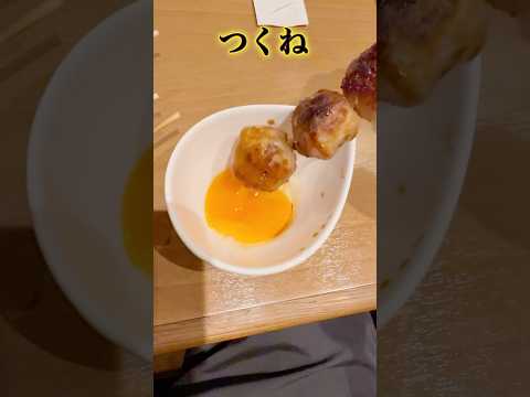 焼き鳥をばくばく食べる