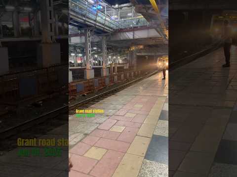 RETURNING FROM ALTAMOUNT TOAD TO KANDIVALI #grantroad #station  #India #Mumbai #journey #ticket