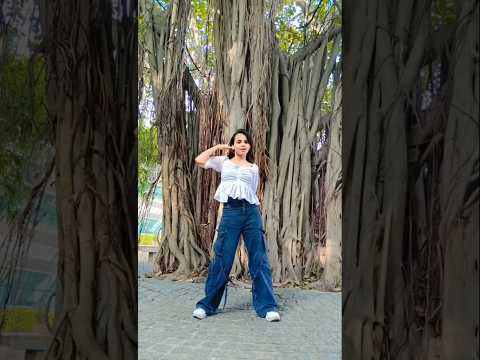 Old trends hit different 🔥😍 @akshayaa.28 #hellohello #dance #slowmusic #slowmotion #moves #shorts