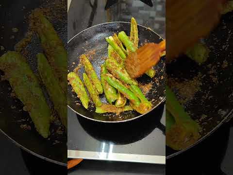 Methi masala mirchi jo 2 roti ki jagah 4 roti kha jayenge #nitaahirrecipevlog #food #shoryoutube