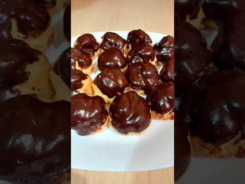 Profiterol, reteta usoara cu crema de vanilie. #food #mancare #dessert #sweet #cake #prajitura