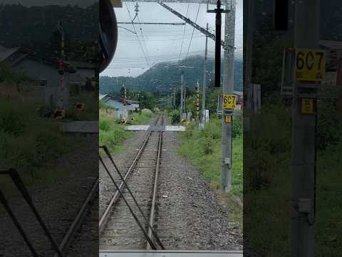 飯森駅を発車 #飯森駅 #白馬村 #大糸線 #電車 #遥か38万キロのボヤージュ #鉄道 #jr東日本 #たびその #信州 #中部地方