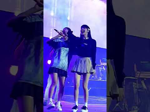 Lisa praising a fan’s Lalisa Outfit & Jisoo dancing her heart out in Atalanta Day 1 - Blackpink -