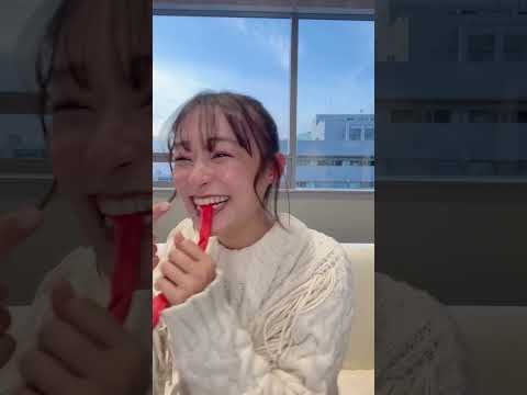 女子が風船膨らませるだけの動画です。 #shorts #肺活量