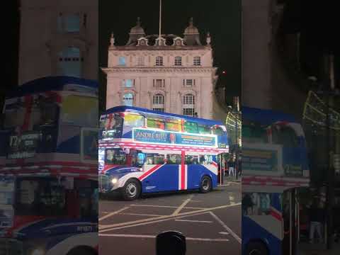 Explore Piccadilly Circus On An Exciting London Bus Tour!