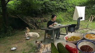 山居第三年，粗茶淡饭自给自足，天热了，酸菜配白粥比肉还美味