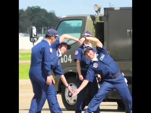 ブルーインパルス・ファンサービス by パイロット＆クルー@小松基地航空祭 2024 Blue Impulse Fan Service @ Komatsu Air Show 2024 #Shorts