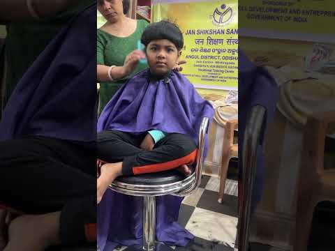 Mamma Jyada bal mat katna mere #comedy #funny #hairstyle #haircut #shortvideo