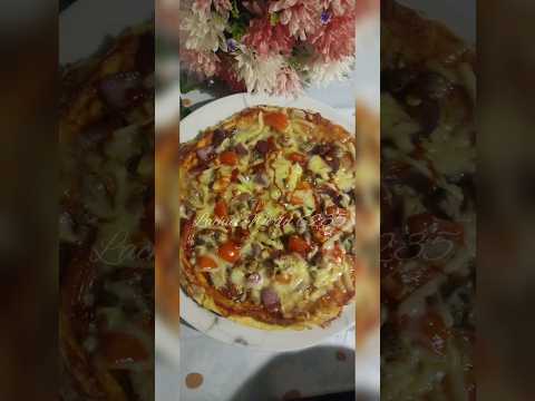 എളുപ്പത്തിൽ തട്ടിക്കൂട്ടിയ ഒരു pizza ഉണ്ടാക്കിയാലോ #uk #pizza #breadpizza #uae #kerala #easyrecipe