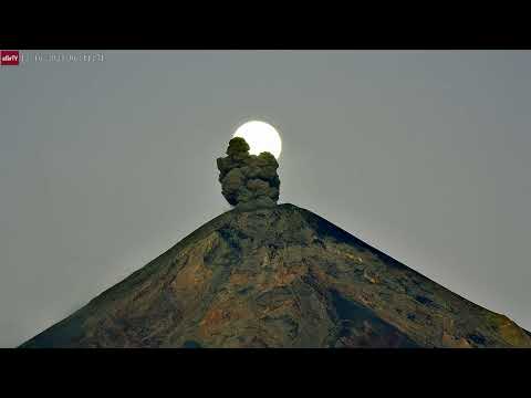 Dec 16, 2024: Moonset over Fuego Volcano