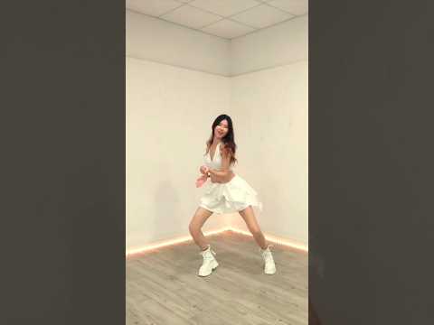 'Yimmy Yimmy' Dance Cover 💛 #yimmyyimmy #bollywood #dance #trendingshorts