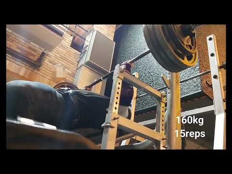 インクライン180 kg、200kg2 レップ、160kg15 レップ、140kg16レップ。