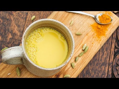 Hot Milky Turmeric Drink (vegan) with ginger & cardamom