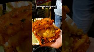 Mumbai's Famous Masala Vada Pav 😍😋 #masalavadapav #mumbaistreetfood #foodshorts #shorts