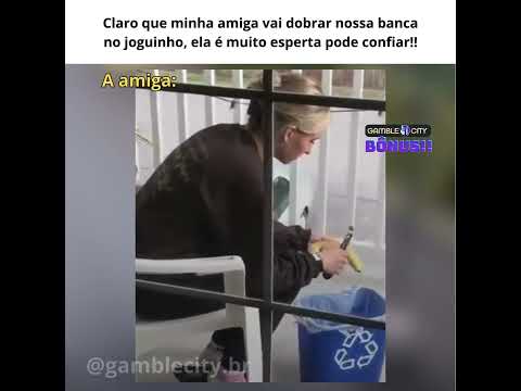 Descascando a Banana Sem Ninguém Ver