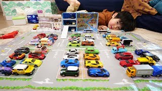 トミカ ひろ〜い駐車場のショッピングモールで遊んでみた