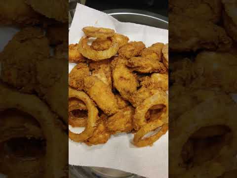 LOL that crunch in the background #FriedChickenWangz #FriedOnionRings