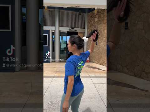 Bo and Fish are BFF’s 🥰 #waikikiaquarium