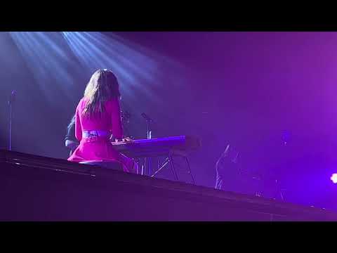 Lauren Mayberry - Are You Awake? (Boston 9-12-23)