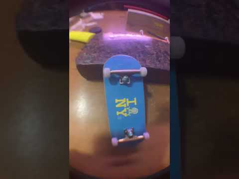 Fingerboard FLIPPING CRAZY #shorts #fingerboarding #teckdeck #youtubeshorts #viral