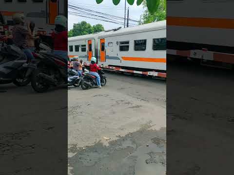 #kai #keretaapi #keretaindonesia #shortvideo #fyp  #indonesianrailroad #shortsvideo #train #shorts