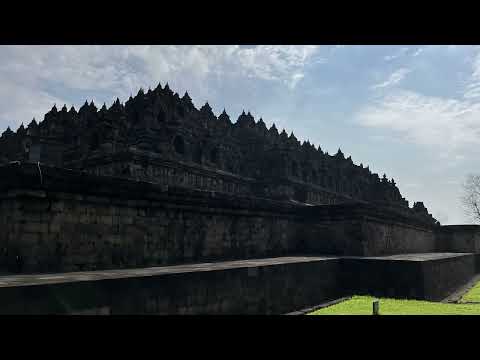 ポロプドゥール寺院遺跡　Borobudur Temple Compounds