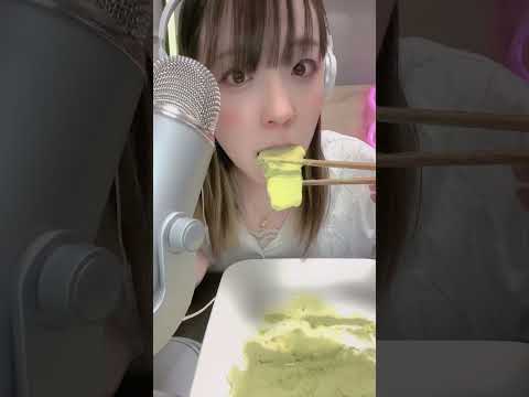 【ASMR 咀嚼音】抹茶氷│Matcha ice SNSで話題のアイス作って食べてみたら粉で事件🤣#shorts