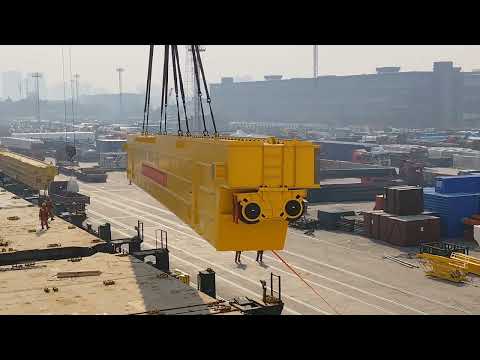 Overhead heavy crane loading to ship at Shanghai seaport,China.#heavycrane #overheadcrane #cargo