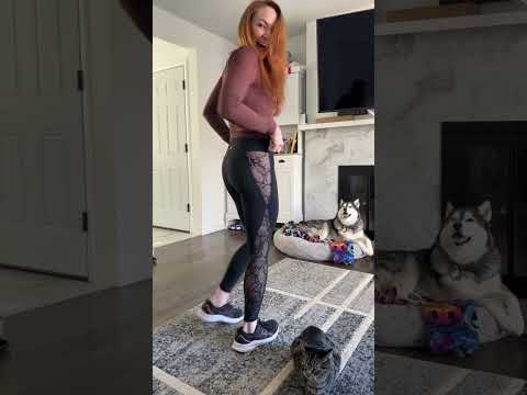 Even the animals loved these leggings! Spice things up a little #halara #halaraleggings