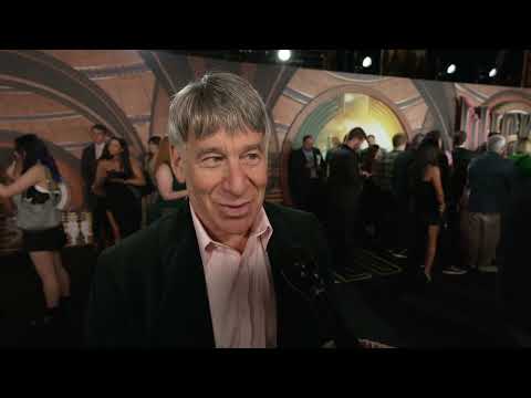 Wicked LA Dorothy Chandler Pavilion Premiere - itw Stephen Schwartz (Official video)