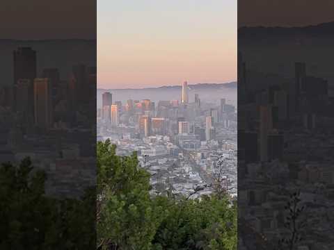 Spectacular sunset view of San Francisco’s cityscape from Twin Peaks!🌆