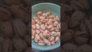 A black pepper garlic shell roasted pistachios recipe.    #tastysnack   #short