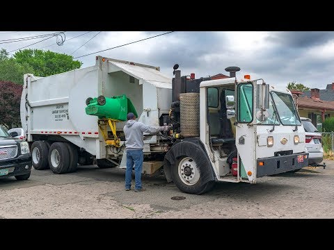 CCC LET2 - E-Z Pack HCSLA Manual Side Load Garbage Truck