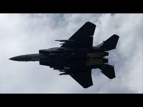 CRAZY F-15 LOW APPROACH (4K 60fps)