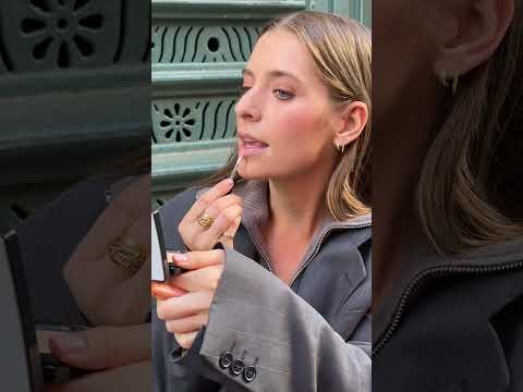 Holiday Lip Gloss Try-On | Lip Tutorials | Bobbi Brown Cosmetics