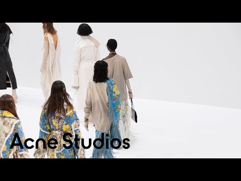 Acne Studios Women’s Fall/Winter 2022 Show