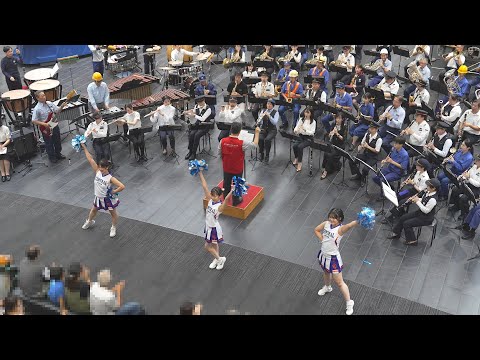 キュートなJR東海チアリーダーのパフォーマンス！、音楽隊の見事な演奏　Cute Cheerleader performance by the brass band