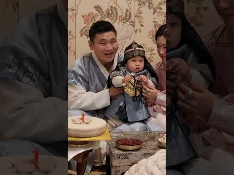 돌잡이 현장 취재 ' 두근두근' 과연 무엇을 잡았을까요 !? +367 #아기 #shorts #첫생일 #12개월아기 #예담헌