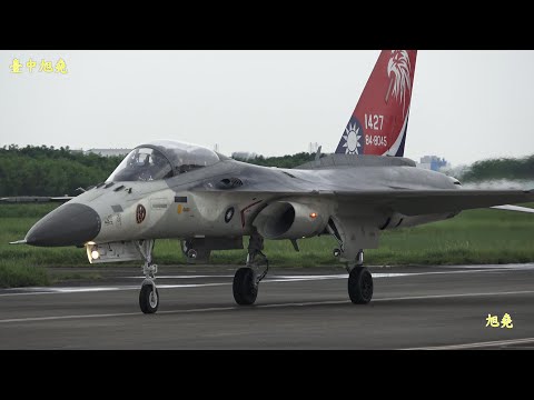 2024嘉義基地開放 IDF. M2000. F-16V戰機雨天強悍升空操演戰力強. 雷虎AT-3機隊最終回展示. 陸空武器暨遙控航空模型機展示.