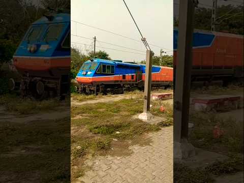 Twins ALCO'S Crossing , Wdg4 and Wdg4d Diesel Engines#uniquetrainengines#alcos#trending#viralvideo