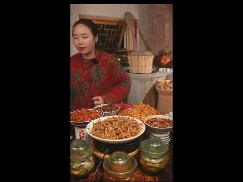 🌶🌶🌶跟着【干饭兄弟】的镜头，一起享受美食带来的乐趣~~~湖南人就是能吃辣！😛