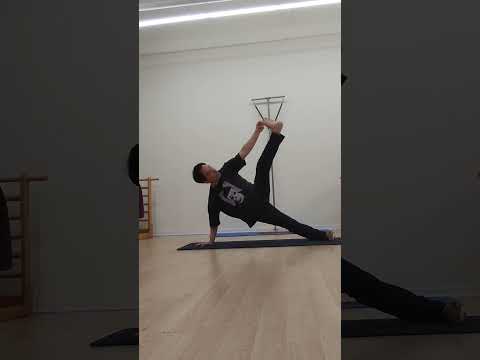 요가바쉬쉬타아사나yoga vashishthasana