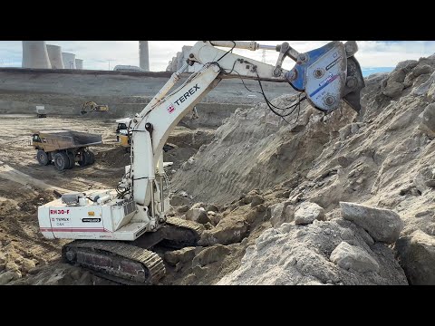 Terex RH30F Excavator Working With Xcentric XR80 Ripper On Hard Ground - Sotiriadis Mining - 4k