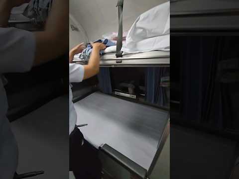 รถไฟนอนชั้น 2 หมอนผ้าห่มพร้อมนอน! | Overnight Sleeper train 2nd class/AC in Thailand #thaitrain